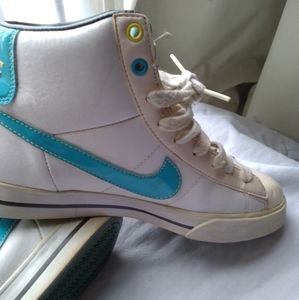 Rare women's Nike leather High top size 8.5